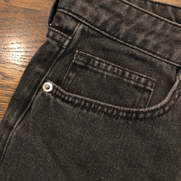 H&M High Waisted Jean Shorts - Picture 4 of 4